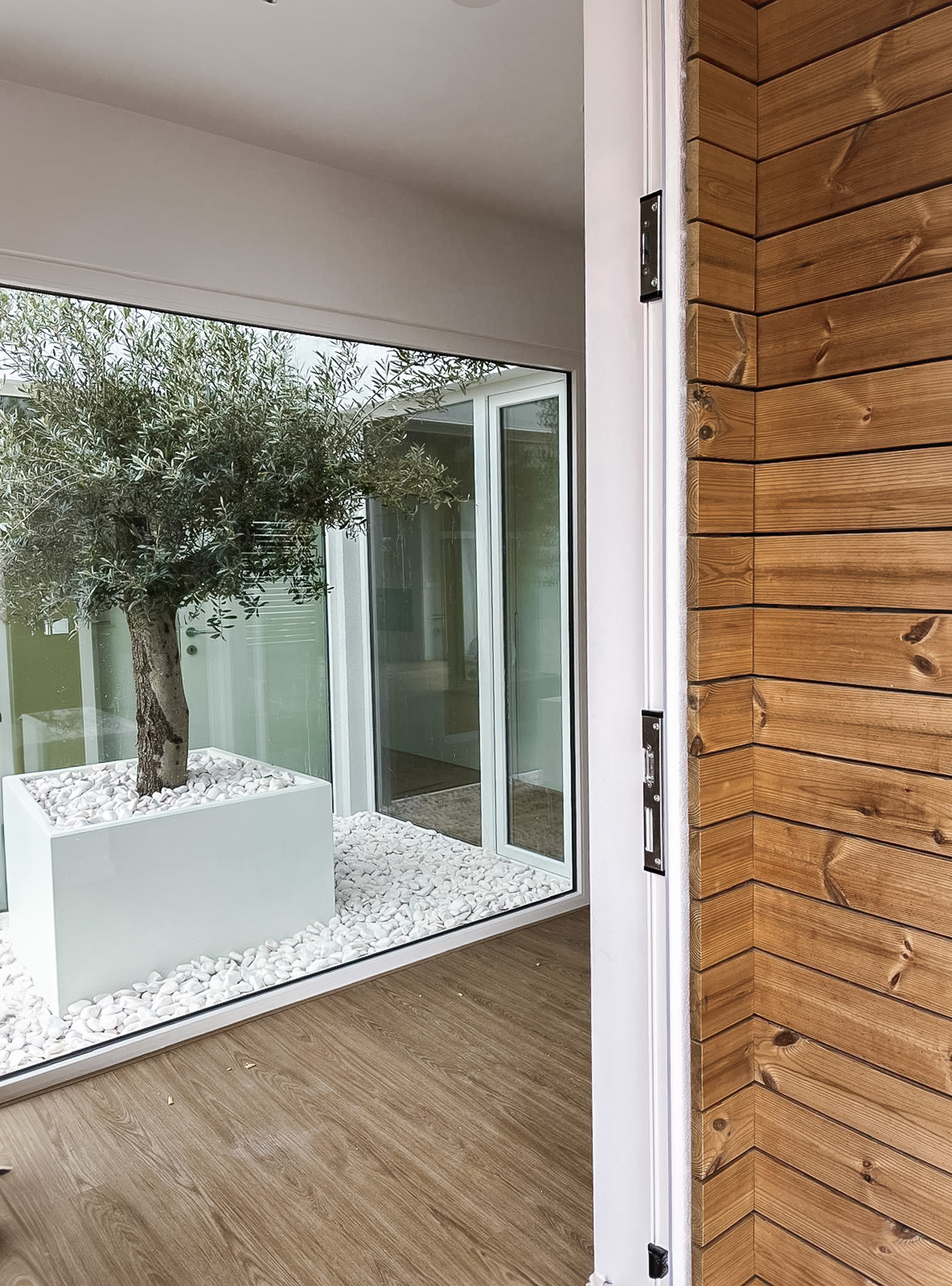 Casa Branca - Encosta do Sol, Caldas da Rainha - Pormenor Pátio - MKM